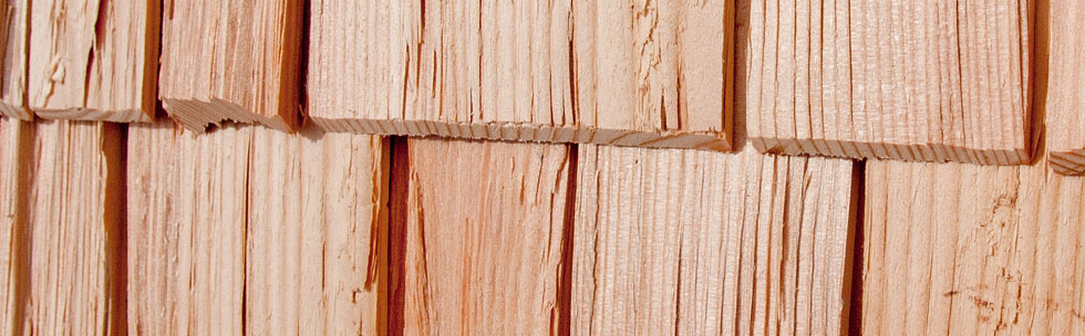 M2.jpg - Drewno modrzewiowe ze względu na dużą zawartość żywicy było znane ze  swojej trwałości już od wieków. Budowano z niego dworki, kościoły  niektóre zachowały się do naszych czasów. Materiał bardzo popularny do  produkcji gontów zwłaszcza w krajach alpejskich.